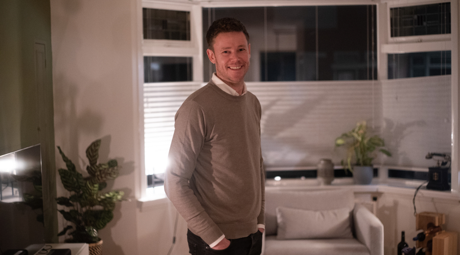 Portret van Maarten die zijn ervaringsverhaal vertelt over zijn vader verliezen op jonge leeftijd