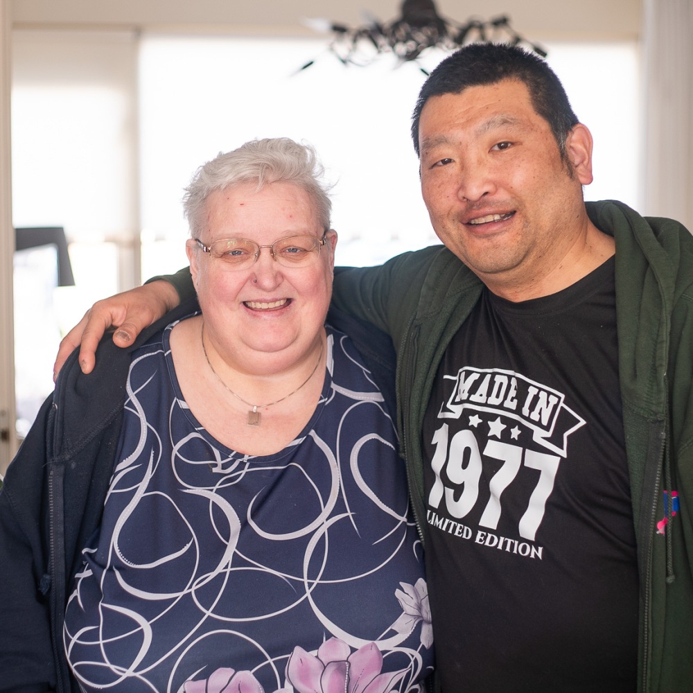 portretfoto van Jasper met zijn vriendin Nathalie die zijn ervaringsverhaal vertelt over leven met LVB