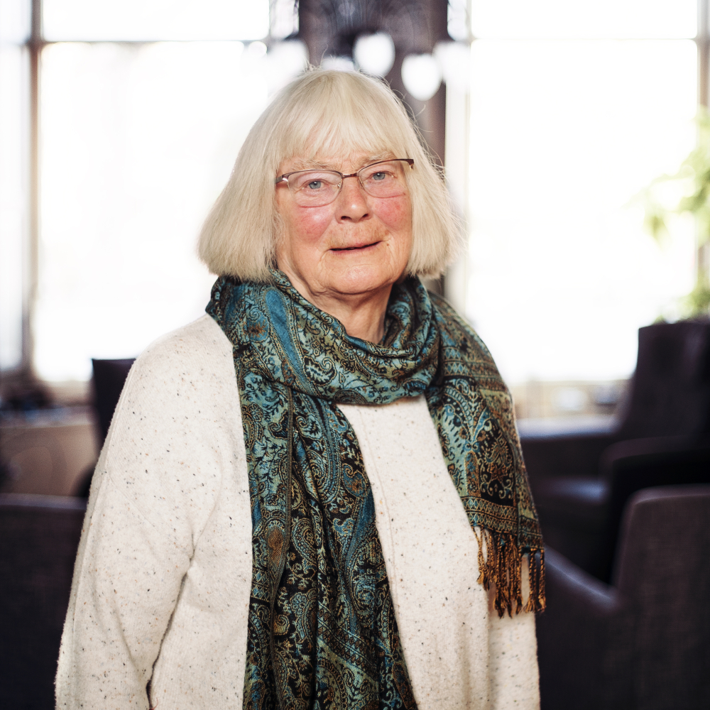 Portyretfoto van Janneke die haar ervaringsverhaal vertelt over mantelzorger zijn bij Alzheimer